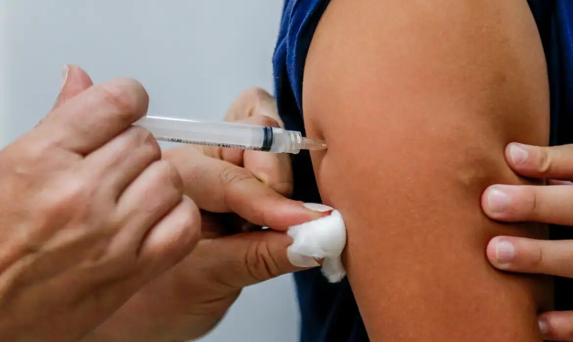 Imagem ilustrativa da imagem Ampliado público apto a tomar vacina contra coqueluche em SG