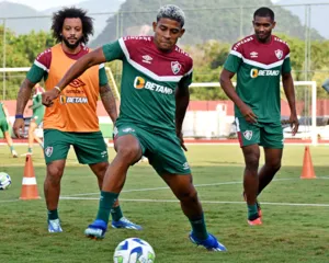 Imagem ilustrativa da imagem Após mais um atraso no treino, atacante do Fluminense é afastado