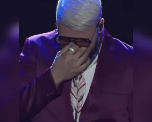 Imagem ilustrativa da imagem Belo cai no choro em 1º show após anúncio de separação; assista!
