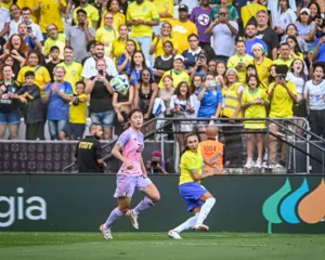 Imagem ilustrativa da imagem Criança fica de cueca em jogo do Brasil após ser barrada na entrada