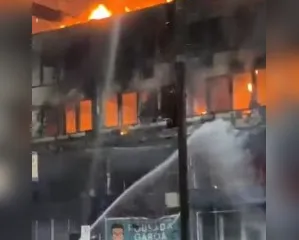 Imagem ilustrativa da imagem Dez mortos após incêndio em pousada de Porto Alegre; há feridos