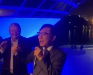 Imagem ilustrativa da imagem Embaixador da Coreia do Sul viraliza ao cantar clássico em Niterói