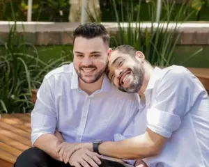 Imagem ilustrativa da imagem Gays denunciam empresa por se recusar a fazer convite de casamento