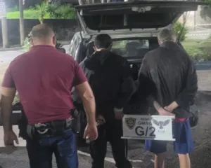 Imagem ilustrativa da imagem Homens são presos adulterando placa de moto em São Gonçalo