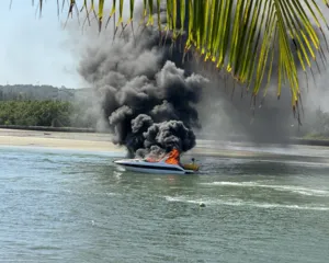 Imagem ilustrativa da imagem Lancha explode e 6 pessoas ficam feridas em Cabo Frio; vídeo