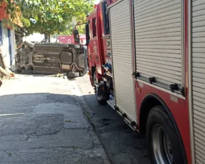 Imagem ilustrativa da imagem Motorista passa mal ao volante, capota e morre em Niterói