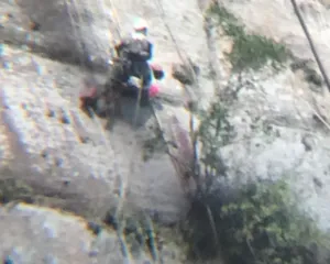 Imagem ilustrativa da imagem Operário morre na hora após pedra cair e atingir cabeça na Rocinha