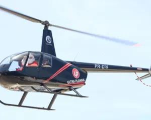 Imagem ilustrativa da imagem Papai Noel vira 'superstar' ao pousar de helicóptero em Niterói