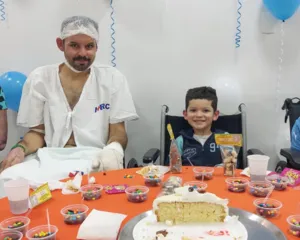 Imagem ilustrativa da imagem Parte da família ferida em explosão de lancha recebe alta; vídeo