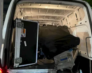 Imagem ilustrativa da imagem Van do Botafogo que foi roubada é achada perto do Complexo da Maré
