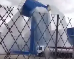 Imagem ilustrativa da imagem Vídeo: caixa d'água de mercado se rompe e assusta clientes