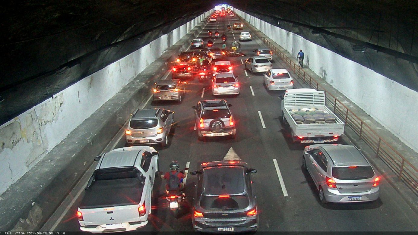 Imagem ilustrativa da imagem Acidente entre moto e carro deixa um ferido em túnel de Niterói