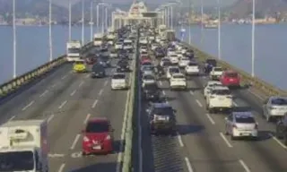 Imagem ilustrativa da imagem Acidente na Ponte deixa motociclista em estado grave