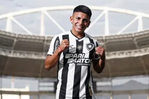 Imagem ilustrativa da imagem Almada chegou! Botafogo anuncia reforço de joia argentina