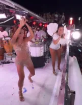 Imagem ilustrativa da imagem Anitta se acaba de dançar com hit de Ludmilla e Ivete em trio; veja
