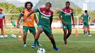 Imagem ilustrativa da imagem Após mais um atraso no treino, atacante do Fluminense é afastado