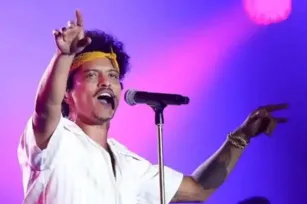 Imagem ilustrativa da imagem Após polêmica, Live Nation suspende ingressos de Bruno Mars no Rio