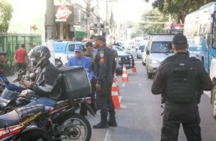 Imagem ilustrativa da imagem Até motos estacionadas serão fiscalizadas no Rio; entenda