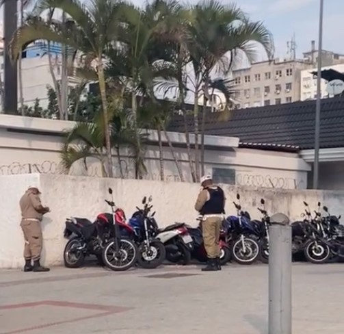 Imagem ilustrativa da imagem Atenção, motociclistas! Guarda Municipal atenta em Niterói; vídeo