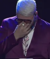 Imagem ilustrativa da imagem Belo cai no choro em 1º show após anúncio de separação; assista!