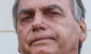 Imagem ilustrativa da imagem Bolsonaro é condenado a indenizar jornalistas por danos morais