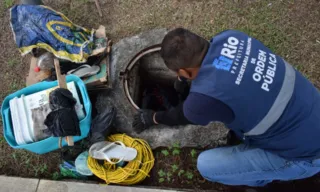 Imagem ilustrativa da imagem Bueiros 'escondem' mais de 250 kg de objetos no centro do Rio