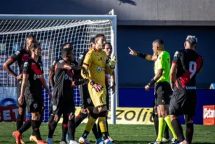 Imagem ilustrativa da imagem CBF divulga áudio do VAR em lances polêmicos do jogo do Fla