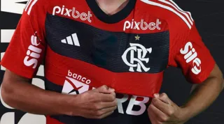 Imagem ilustrativa da imagem Camisa do Flamengo passa a valer R$ 225 milhões com novo patrocínio