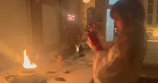 Imagem ilustrativa da imagem Cantora Taylor Swift mostra incêndio em sua casa; veja vídeo