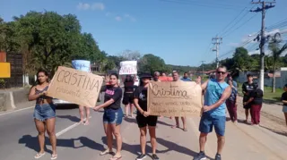 Imagem ilustrativa da imagem 'Chega de mortes', pedem moradores em protesto na RJ-106