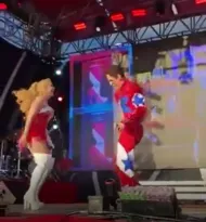Imagem ilustrativa da imagem Christian Chávez, do RBD, se joga no tacacá com Joelma; vídeo