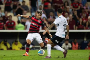 Imagem ilustrativa da imagem Com Neymar na torcida, Flamengo vence o Grêmio e volta à liderança