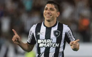 Imagem ilustrativa da imagem Com Savarino de volta, Botafogo recebe o Atlético-MG neste domingo
