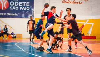 Imagem ilustrativa da imagem Competição de handebol agita São Gonçalo em jogos escolares