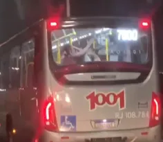 Imagem ilustrativa da imagem Confusão é flagrada dentro de ônibus na Ponte Rio-Niterói; vídeo
