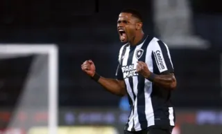 Imagem ilustrativa da imagem De goleada, Botafogo vence Juventude e se mantém invencível em casa