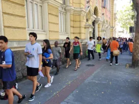 Imagem ilustrativa da imagem Eleitores atrasados lotam fila para regularizar título em Niterói