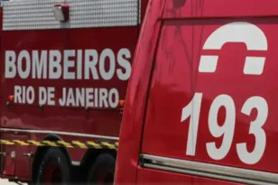 Imagem ilustrativa da imagem Engavetamento com quatro carros deixa trânsito lento na RJ-106