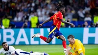 Imagem ilustrativa da imagem Espanha vence e se torna a primeira tetracampeã da Eurocopa