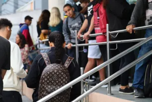 Imagem ilustrativa da imagem Falta senha e sobra fila em posto conveniado com Detran, em Niterói