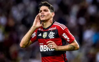 Imagem ilustrativa da imagem Flamengo confirma lesão muscular, e Ayrton Lucas vira desfalque