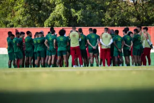 Imagem ilustrativa da imagem Fluminense afasta 4 jogadores por atos de indisciplina; saiba quais