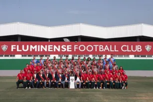Imagem ilustrativa da imagem Fluminense faz foto oficial do título da Recopa Sul-Americana