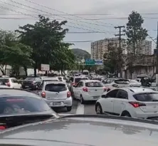 Imagem ilustrativa da imagem Fluxo de veículos deixa trânsito lento nos acessos ao Rio