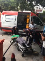 Imagem ilustrativa da imagem Frentista leva madeirada na cabeça e desmaia em posto no Rio
