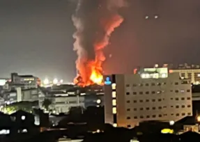 Imagem ilustrativa da imagem Incêndio destrói galpão com milhares de produtos eletrônicos