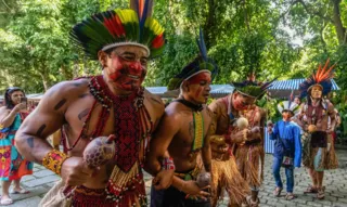 Imagem ilustrativa da imagem Indígenas de mais de 30 etnias ocupam Zona Sul do Rio; entenda