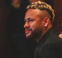 Imagem ilustrativa da imagem ‘Iremos voltar a sorrir’, diz Neymar após rebaixamento do Santos