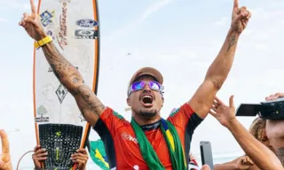 Imagem ilustrativa da imagem Ítalo Ferreira supera Yago Dora e é campeão de surfe em Saquarema