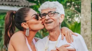 Imagem ilustrativa da imagem Juliana Paes quebra silêncio após morte do pai: 'Dor que corta'